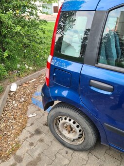 Fiat Panda modrá 2005 - 6