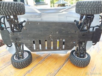 RC auto 1:10 - 6