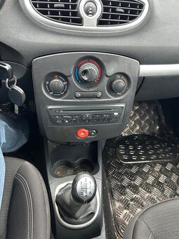 Renault Clio - 6