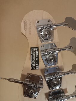 Baskytara Yamaha BB235 - 6