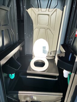 Nové mobilní přenosné WC s pisoárem a umyvadlem - 6