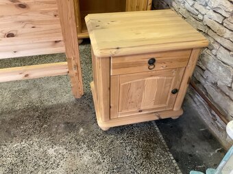 Prodám velkou ložnici materiál voskované borovice - 6