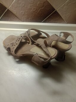 Dámské společenské boty na podpatku – nové – vel. 39 – Zubří - 6