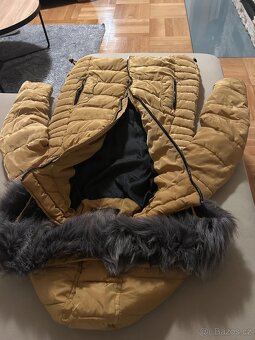 Prodám zimní dámskou bundu (žluto-zlatou lesklou) - 6