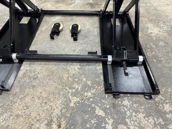 Nůžkový mobilní zvedák 3t - 6