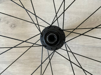 Zapletená kola Bontrager Aeolus Elite 35 TLR. - 6