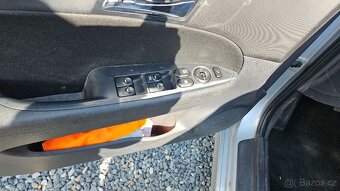 HYUNDAI i30 1,4 i CVVT TRIKOLOR - 6