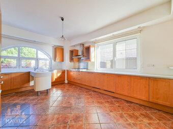 Pronájem luxusního rodinného domu 7+kk (360 m2), Praha 6 - N - 6