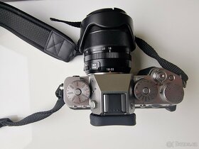 Bezzrcadlovka Fujifilm X-T5 + objektiv  XF 18-55mm f/2.8-4.0 - 6
