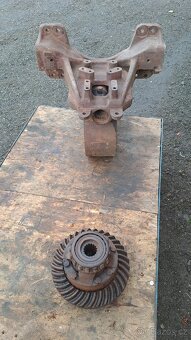 Prodám přední konzoly a skříň ZETOR - 6