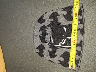 dětská zimní čepice značky Batman.Velikost neuvedena - 6