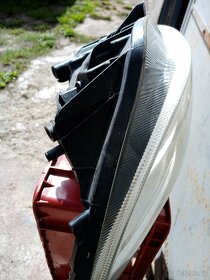 ŠKODA FABIA II - LEVÉ PŘEDNÍ  SVĚTLO + MŘÍŽKA - 6