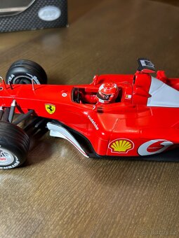 Ferrari F 2001 1:18 - 6
