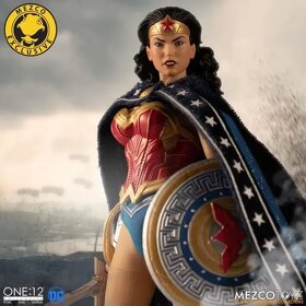 Figurka Wonder Woman classic od Mezco 1:12 - 6