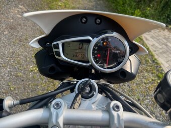 Triumph speed triple 1050 - 6