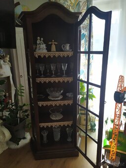 Stará vitrínivá skříň - 6