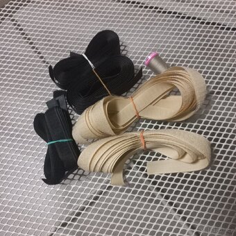 Zbytky látek, suché zipy - 6