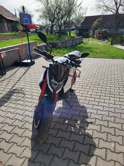 Honda Hornet 750 - 6