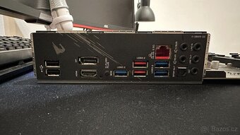 GIGABYTE B550 AORUS ELITE V2 + R5 5600X (6C/12T) - 6
