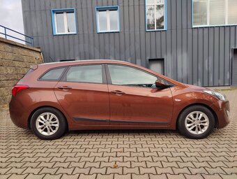 Hyundai i30 1,6 CW Trikolor + pneu - 6
