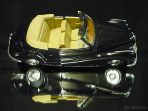 BMW 502 1955 modrý Maisto 1/18 - 6