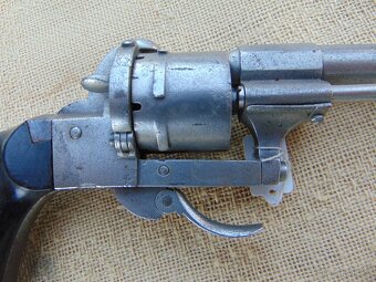 revolver lefauxe - 6