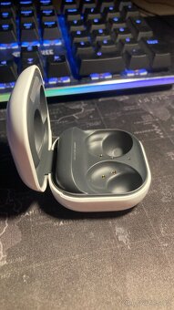 Dobrý den prodám krabyčku od sluchátek samsung - 6