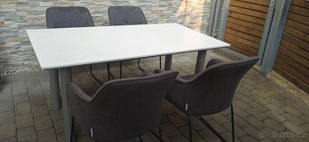 Jídelní bílý stůl+4 ks moderní šedé židle - 6