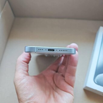 iPhone 15 Pro 128GB bílý titan - 6