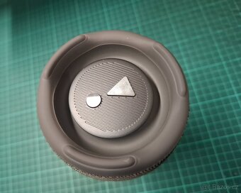 JBL Charge 5 - šedý - 6