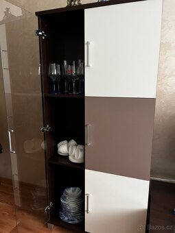 Prodám set moderního nábytku – skříňky + TV stolek - 6