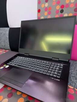Výkonný herní notebook Eurocom Sky Z7 - 6
