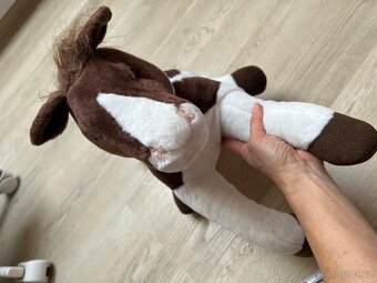 Kůň plyšový ležící, konik - 6