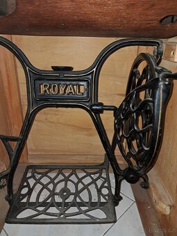 Retro Royal Šicí stroj - 6