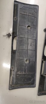Bmw e30 2x kastlik, 2x plast pro zadni znacku - 6