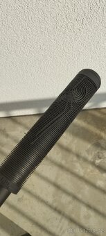 Řidítka ethic dryade 620 mm +úplně nové Gripy odi - 6