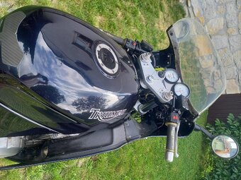 TRIUMPH DAYTONA 750 - 6