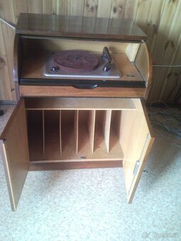 STAROŽITNÝ SKŘÍŇKOVÝ GRAMOFON SUPRAPHON S17 - 6