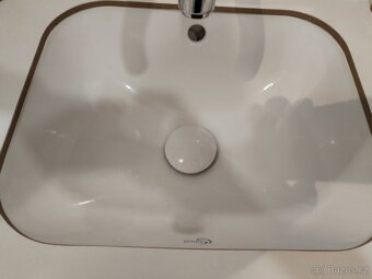 Koupelnová skříňka včetně umyvadla - 6