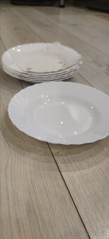 Sada bílých talířů - 6