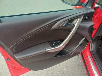 Benzínová Opel Astra 74066km... rok 2010 - 6
