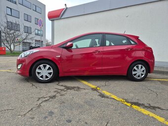 Hyundai i30, 1.6 benzín 88kw,vyhř.volant,2.majitel,r.v.2013 - 6