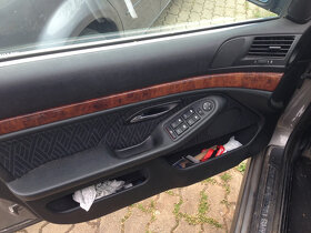 BMW E39 525i 141kW rok 2001 sedan automat - díly - 6