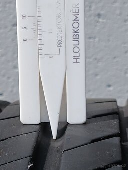 Pěkná letní alu kola Škoda Scala 205/50/17 vzorek 7mm - 6