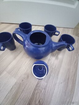 Prodám novou modrou konvici se 4 hrnky IKEA - 6