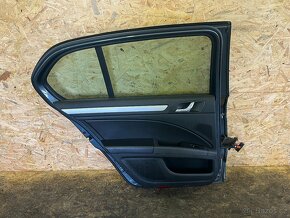 KOMPLETNÍ LEVÉ ZADNÍ DVEŘE ŠKODA SUPERB 2 LF7Y - 6