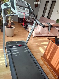 Prosáklo běžící pas - 6