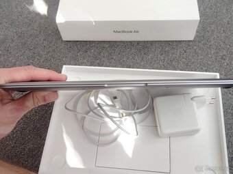 Macbook Air 13 palců M1 chip 8 GB RAM 256 SSD 190 cyklů - 6