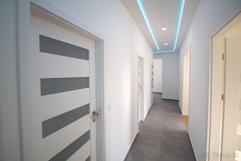 Pronájem bytu 4+1 104 m² Plzeňská, Praha 5 - 6