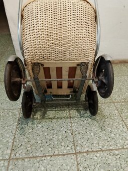 starožitný proutěný kočárek Liberta - 6